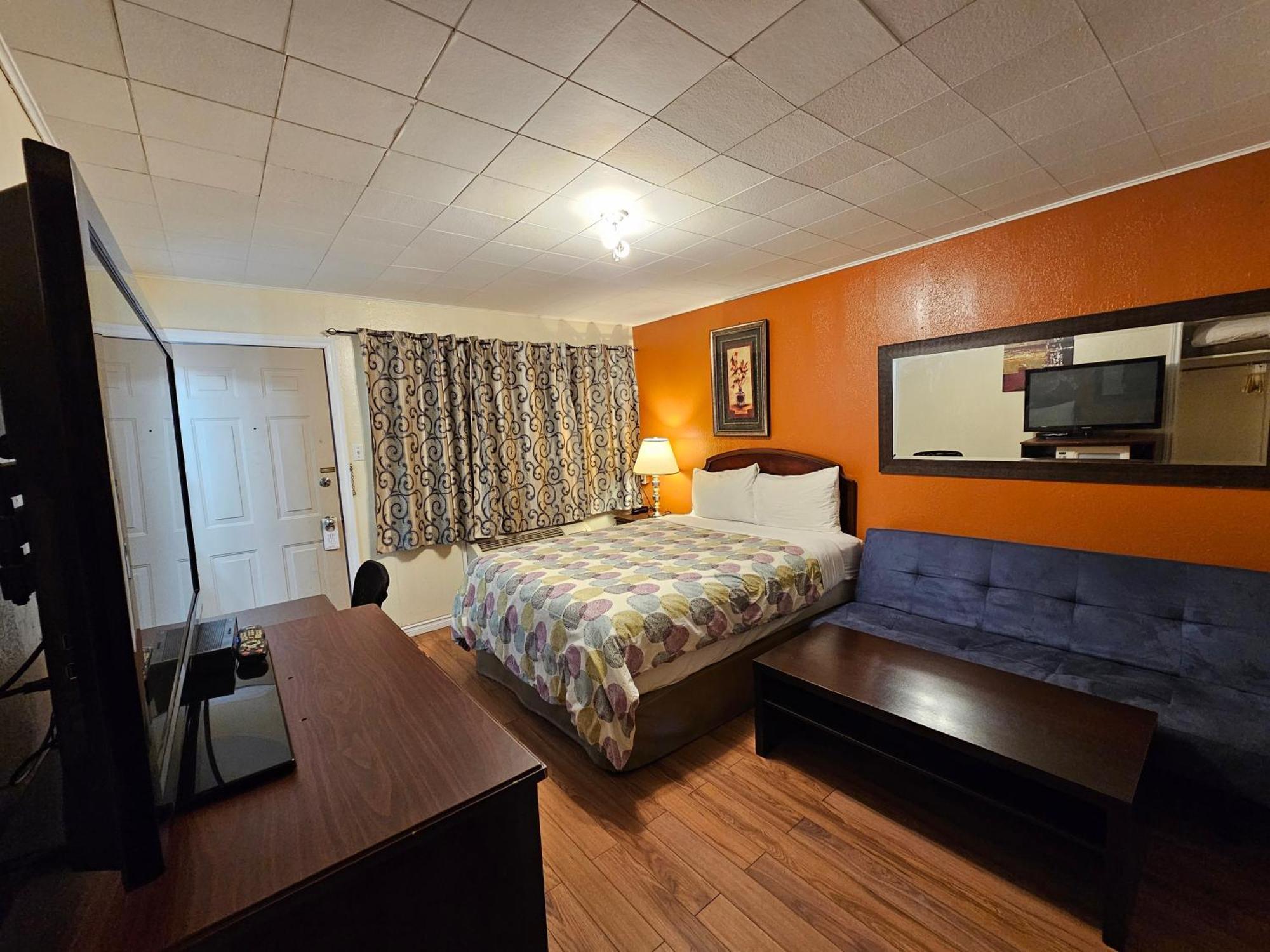 Parkway Motel & European Lodges Pincher Creek Exterior foto